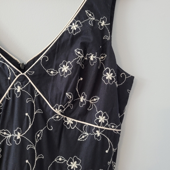 🔅Mica Black Embroidered  Floral V Neck Dress Sz10 - Picture 5 of 11